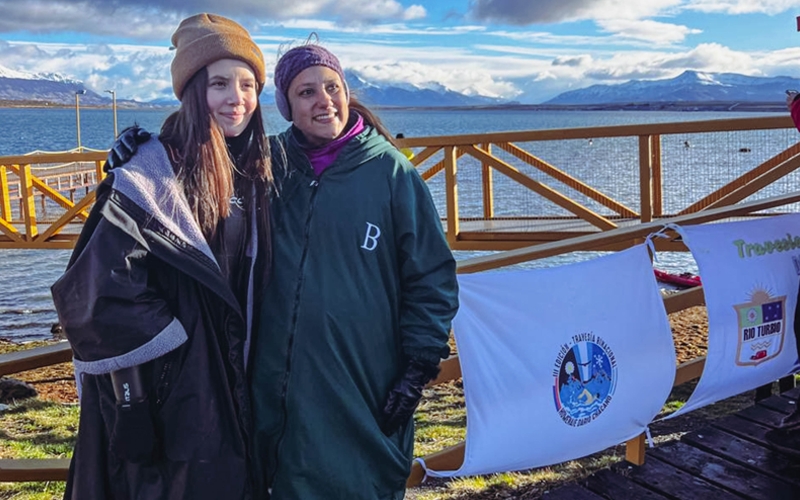 Con 14 años, Amanda Torres hace historia en aguas gélidas del Canal Señoret