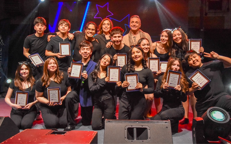 Estudiantes Salesianos destacaron en proyecto “Voces Natalinas” con la participación de Luis Jara