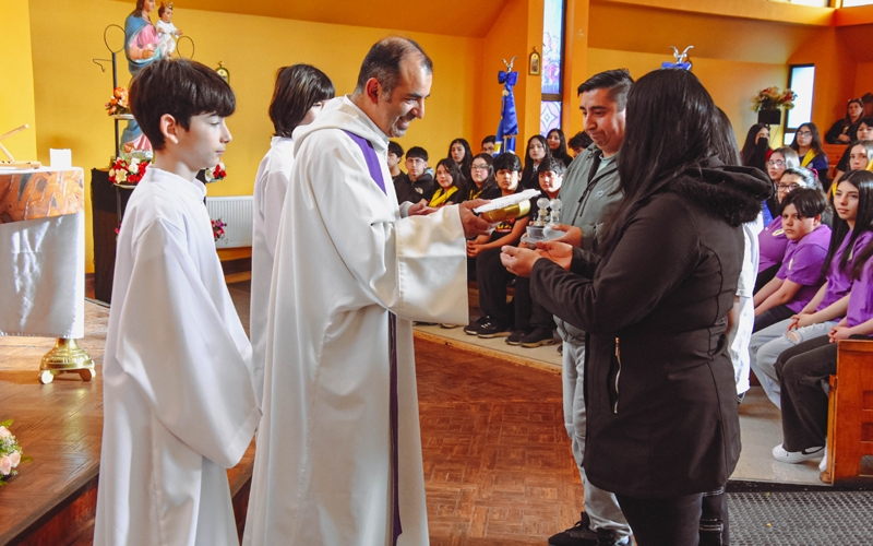 Con veneración y alegría, Comunidad Salesiana dio cierre al Mes de María