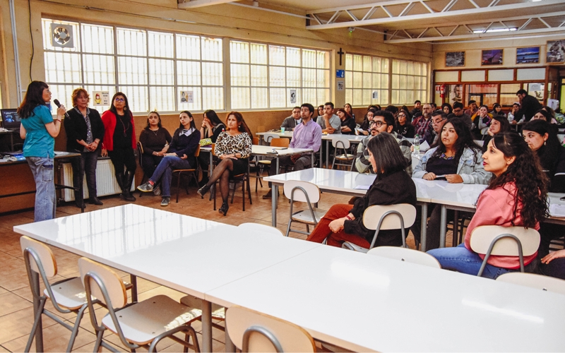 En Consejo de profesores se socializó la Ley N°21.801 sobre uso de dispositivos móviles