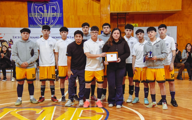 Inauguración de la Copa Juan Pablo II inició con emotivo homenaje