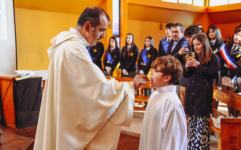 Comunidad del LSMF vivi&oacute; emotiva celebraci&oacute;n con Primera Comuni&oacute;n y bendici&oacute;n de env&iacute;o